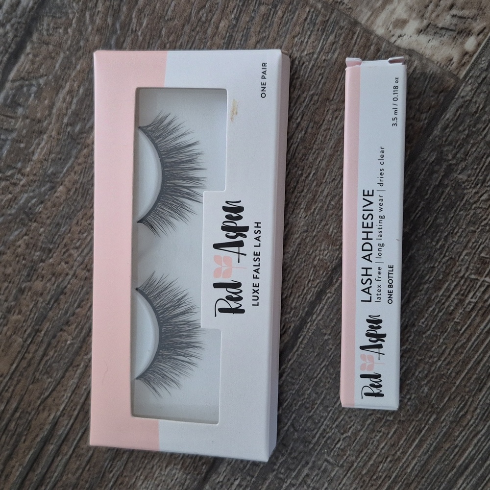 Premium 3D Silk False Eyelashes MISS Wispy Medium Round Lashes Black